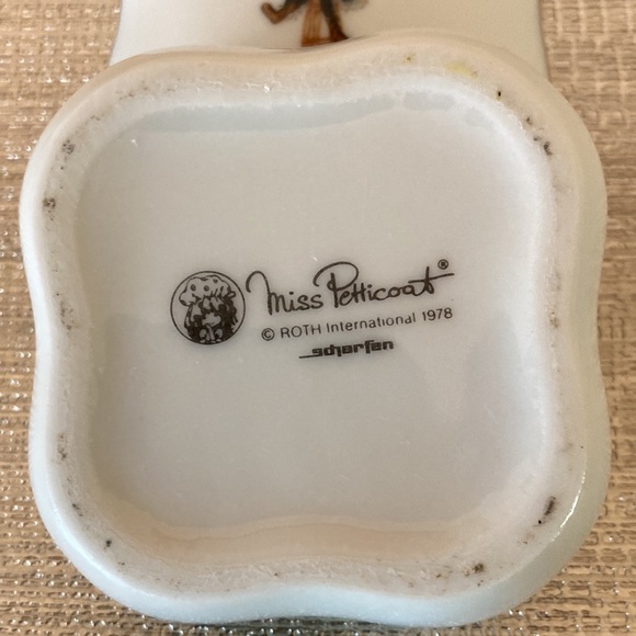 Vintage Porcelain Trinket Dish with Cover Miss Petticoat by Roth 1978 - Picture 6 of 6